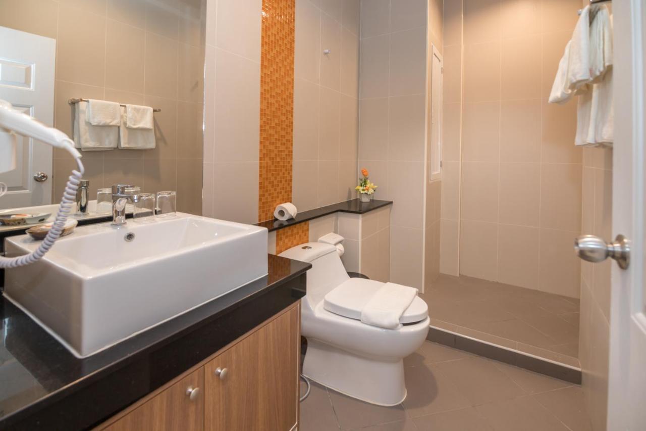 Hotel New Nordic Chumphon Esterno foto